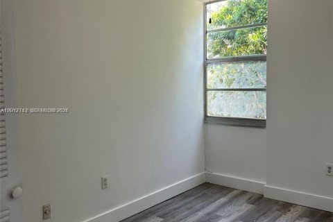 Adosado en venta en South Miami, Florida, 3 dormitorios, 90.12 m2 № 2171171 - foto 5