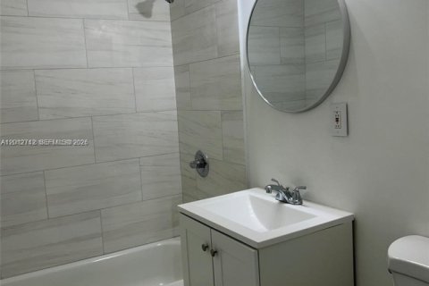 Adosado en venta en South Miami, Florida, 3 dormitorios, 90.12 m2 № 2171171 - foto 12