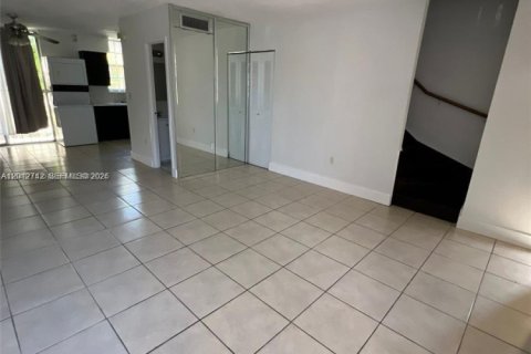 Adosado en venta en South Miami, Florida, 3 dormitorios, 90.12 m2 № 2171171 - foto 6