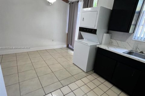 Adosado en venta en South Miami, Florida, 3 dormitorios, 90.12 m2 № 2171171 - foto 8