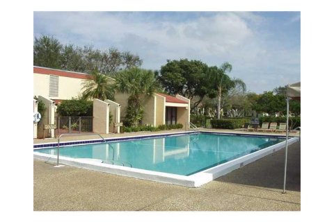 Condo in Margate, Florida, 2 bedrooms  № 2078472 - photo 16
