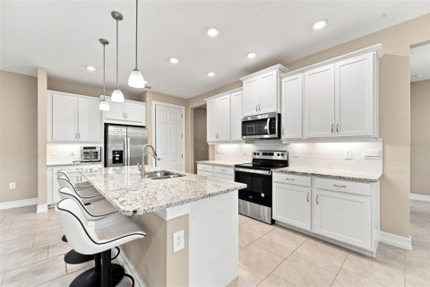House in Port Charlotte, Florida 4 bedrooms, 224.45 sq.m. № 2299725 - photo 9