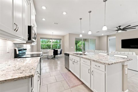 House in Port Charlotte, Florida 4 bedrooms, 224.45 sq.m. № 2299725 - photo 10