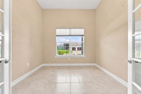 House in Port Charlotte, Florida 4 bedrooms, 224.45 sq.m. № 2299725 - photo 8