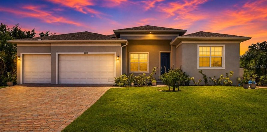 House in Port Charlotte, Florida 4 bedrooms, 224.45 sq.m. № 2299725
