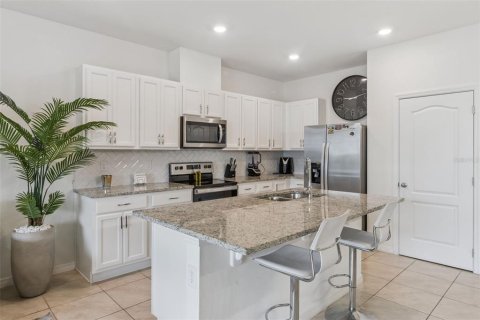 Townhouse in Davenport, Florida 3 bedrooms, 157.19 sq.m. № 2226236 - photo 9