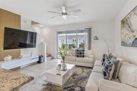 Townhouse in Davenport, Florida 3 bedrooms, 157.19 sq.m. № 2226236 - photo 4