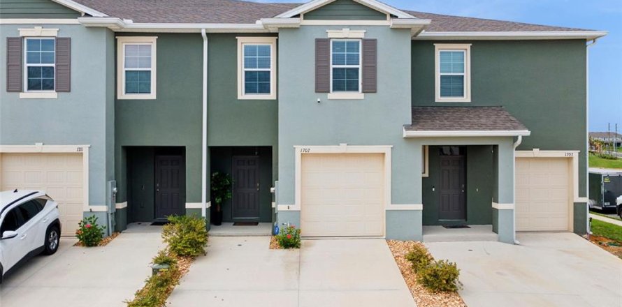 Townhouse in Davenport, Florida 3 bedrooms, 157.19 sq.m. № 2226236