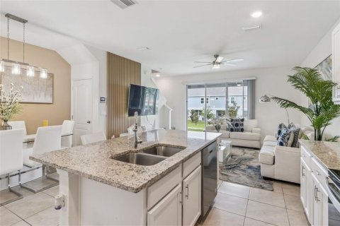 Townhouse in Davenport, Florida 3 bedrooms, 157.19 sq.m. № 2226236 - photo 8