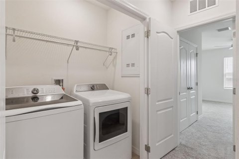 Townhouse in Davenport, Florida 3 bedrooms, 157.19 sq.m. № 2226236 - photo 15