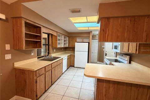Villa ou maison à louer à Punta Gorda, Floride: 2 chambres, 127.28 m2 № 2437346 - photo 11