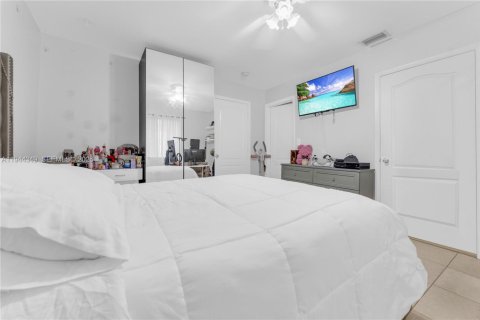 Condominio en venta en Hialeah, Florida, 3 dormitorios, 106.84 m2 № 2002394 - foto 21