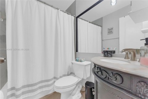 Condominio en venta en Hialeah, Florida, 3 dormitorios, 106.84 m2 № 2002394 - foto 27