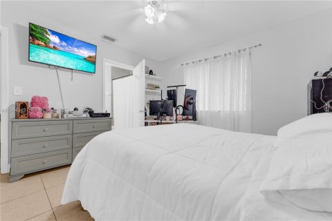 Condominio en venta en Hialeah, Florida, 3 dormitorios, 106.84 m2 № 2002394 - foto 20