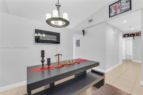 Condominio en venta en Hialeah, Florida, 3 dormitorios, 106.84 m2 № 2002394 - foto 9