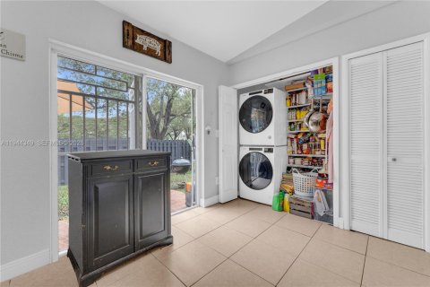 Condominio en venta en Hialeah, Florida, 3 dormitorios, 106.84 m2 № 2002394 - foto 18