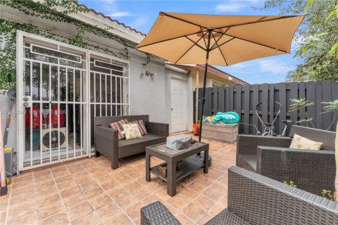 Condominio en venta en Hialeah, Florida, 3 dormitorios, 106.84 m2 № 2002394 - foto 30