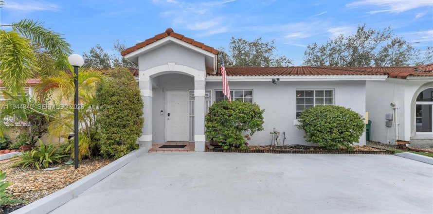 Condominio en Hialeah, Florida, 3 dormitorios  № 2002394