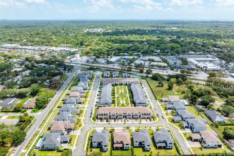 House in Miami, Florida 5 bedrooms, 391.3 sq.m. № 1839476 - photo 8