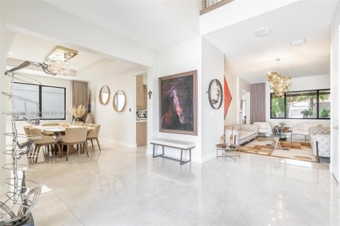 House in Miami, Florida 5 bedrooms, 391.3 sq.m. № 1839476 - photo 10