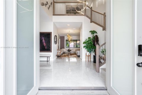 House in Miami, Florida 5 bedrooms, 391.3 sq.m. № 1839476 - photo 9