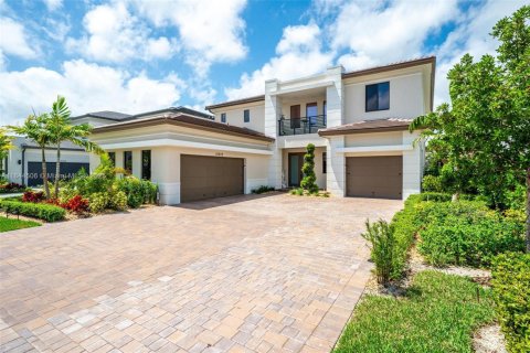 House in Miami, Florida 5 bedrooms, 391.3 sq.m. № 1839476 - photo 2