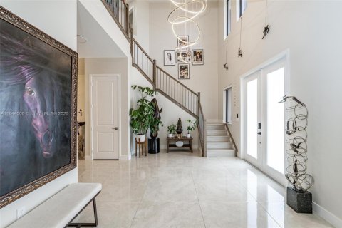 House in Miami, Florida 5 bedrooms, 391.3 sq.m. № 1839476 - photo 12