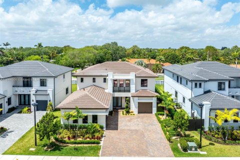 House in Miami, Florida 5 bedrooms, 391.3 sq.m. № 1839476 - photo 7