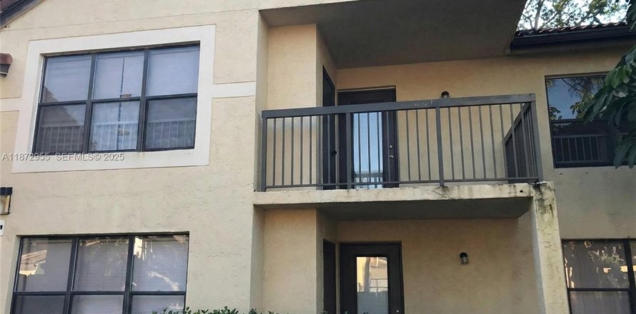 Condominio en Pompano Beach, Florida, 1 dormitorio № 2034313