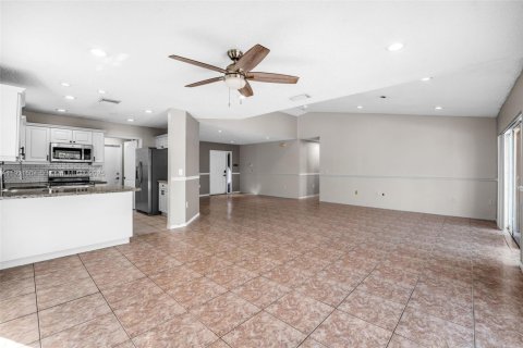 Casa en venta en Cutler Bay, Florida, 3 dormitorios, 158.58 m2 № 1975526 - foto 5