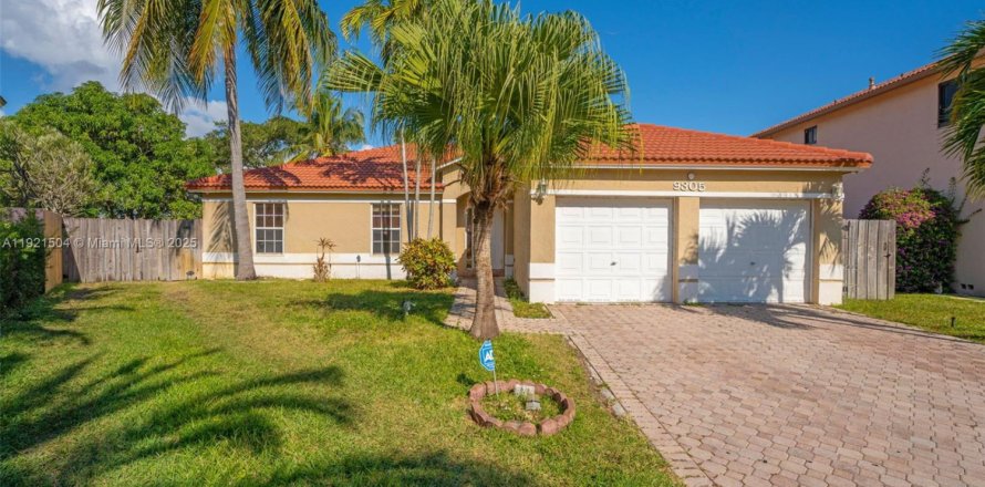 Casa en Cutler Bay, Florida 3 dormitorios, 158.58 m2 № 1975526