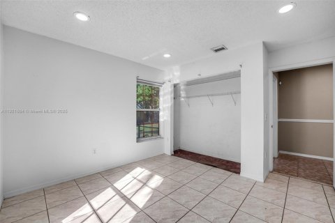 Casa en venta en Cutler Bay, Florida, 3 dormitorios, 158.58 m2 № 1975526 - foto 20