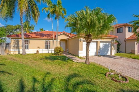 Casa en venta en Cutler Bay, Florida, 3 dormitorios, 158.58 m2 № 1975526 - foto 2