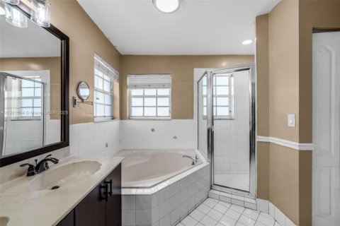 Casa en venta en Cutler Bay, Florida, 3 dormitorios, 158.58 m2 № 1975526 - foto 16