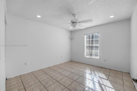 Casa en venta en Cutler Bay, Florida, 3 dormitorios, 158.58 m2 № 1975526 - foto 17