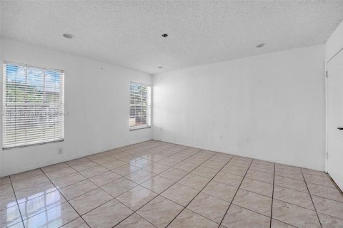 Casa en venta en Cutler Bay, Florida, 3 dormitorios, 158.58 m2 № 1975526 - foto 13