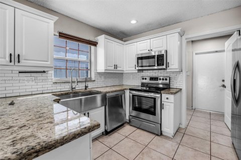 Casa en venta en Cutler Bay, Florida, 3 dormitorios, 158.58 m2 № 1975526 - foto 7