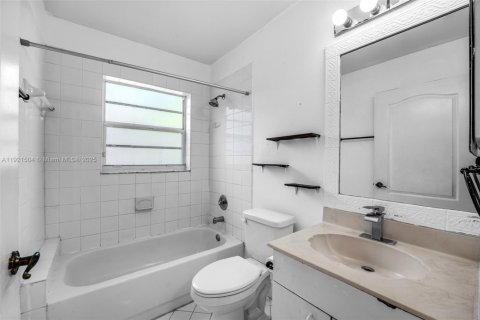 Casa en venta en Cutler Bay, Florida, 3 dormitorios, 158.58 m2 № 1975526 - foto 21