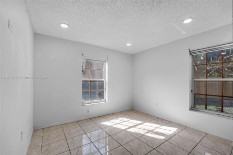 Casa en venta en Cutler Bay, Florida, 3 dormitorios, 158.58 m2 № 1975526 - foto 19
