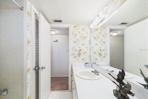 Condo in Winter Haven, Florida, 2 bedrooms  № 1784876 - photo 24
