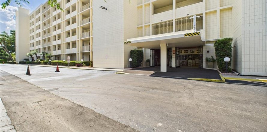 Condo in Winter Haven, Florida, 2 bedrooms  № 1784876