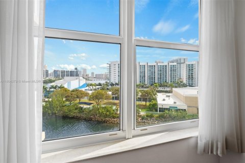 Купить кондоминиум в Авентура, Флорида 2 спальни, 169.45м2, № 2013586 - фото 19