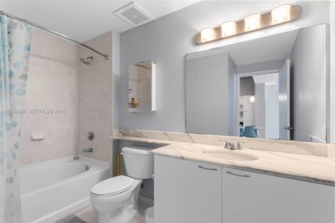 Condominio en venta en Miami, Florida, 1 dormitorio, 68.56 m2 № 2056341 - foto 12