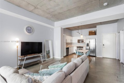 Condominio en venta en Miami, Florida, 1 dormitorio, 68.56 m2 № 2056341 - foto 10