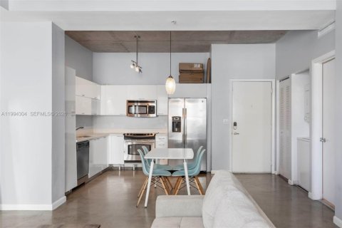 Condominio en venta en Miami, Florida, 1 dormitorio, 68.56 m2 № 2056341 - foto 9