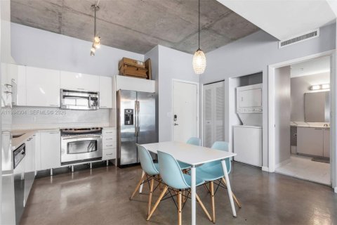 Condominio en venta en Miami, Florida, 1 dormitorio, 68.56 m2 № 2056341 - foto 11