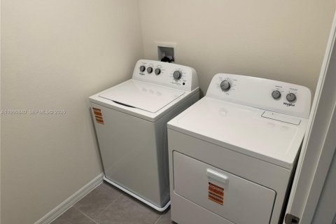 Casa en alquiler en Ocala, Florida, 5 dormitorios, 242.01 m2 № 2058030 - foto 6