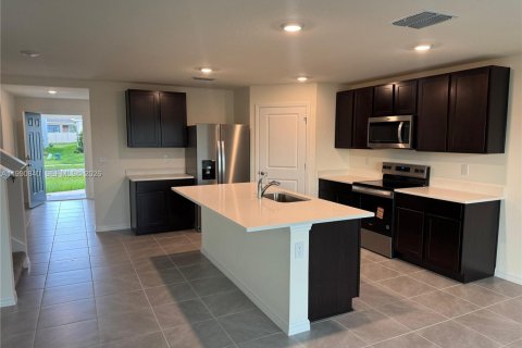 Casa en alquiler en Ocala, Florida, 5 dormitorios, 242.01 m2 № 2058030 - foto 3