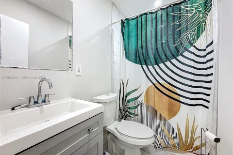 House in Miami, Florida 2 bedrooms, 69.12 sq.m. № 2031830 - photo 19