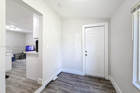 House in Miami, Florida 2 bedrooms, 69.12 sq.m. № 2031830 - photo 21